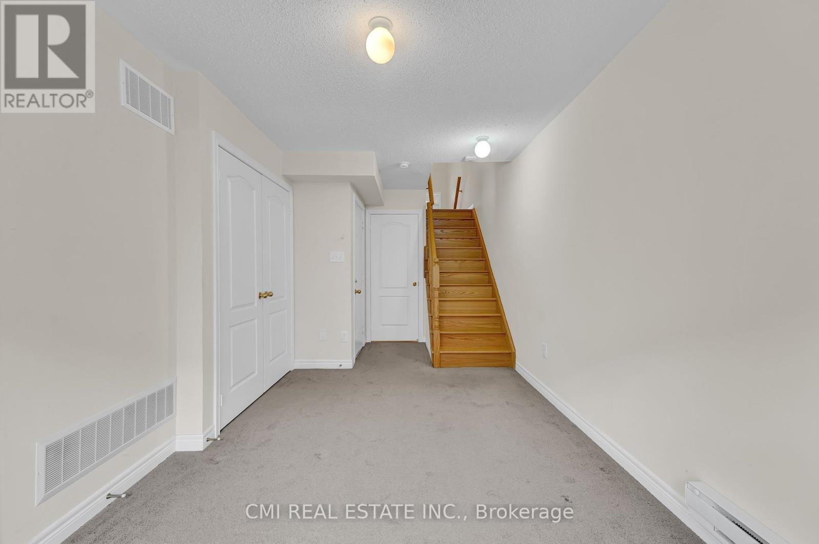 Photo 28 of 39 Sea Drifter Crescent, Brampton ON