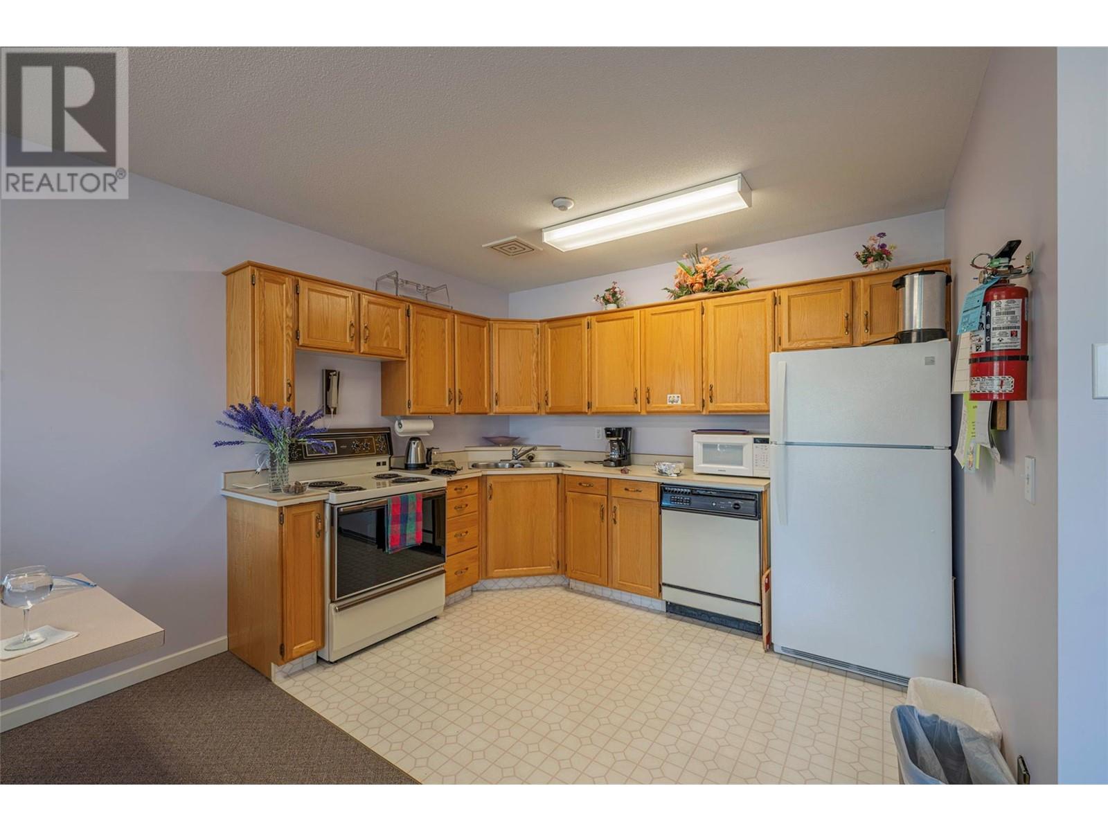 105 945 Lawrence Avenue, Kelowna