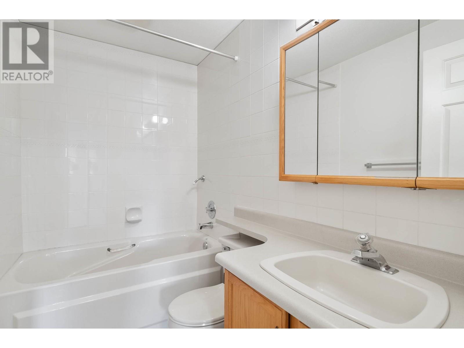105 945 Lawrence Avenue, Kelowna