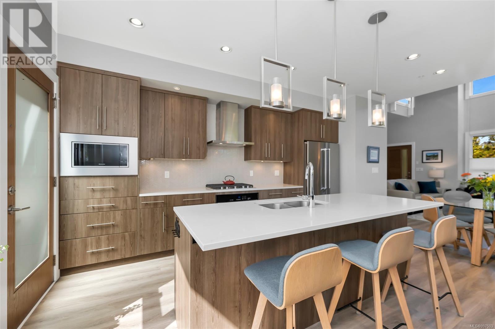  7924 Lochside Drive, Central Saanich