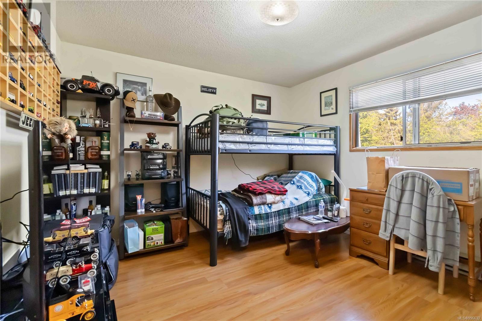  622 Ralph Street North, Saanich
