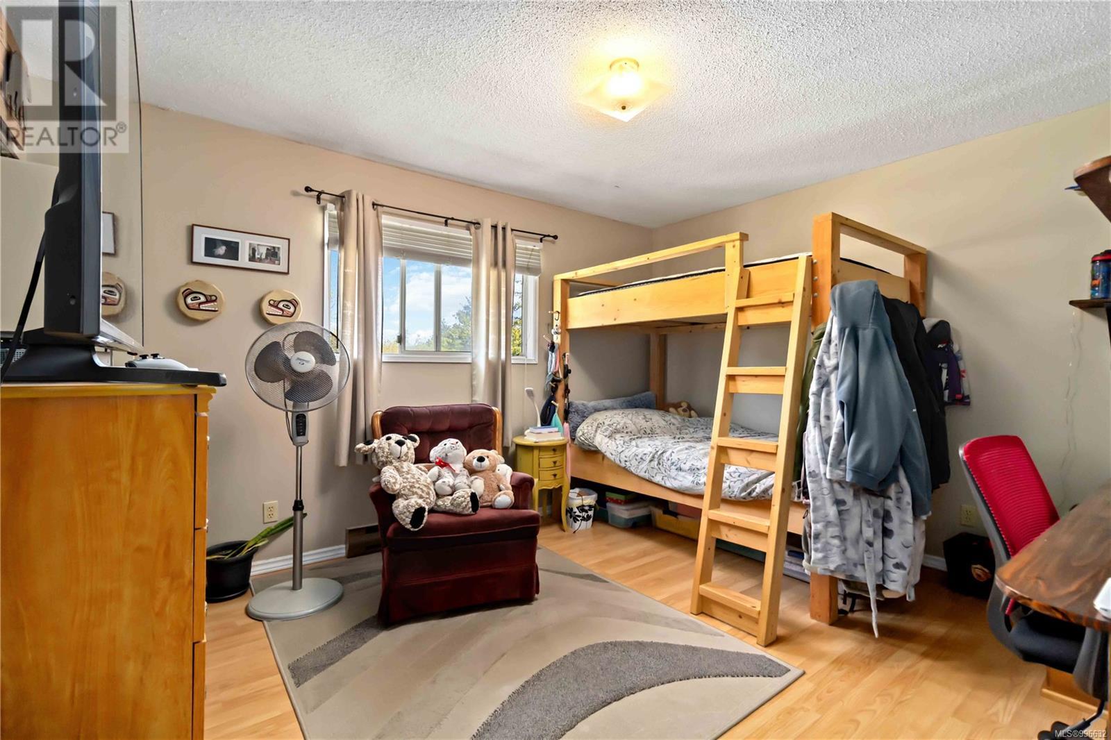  622 Ralph Street North, Saanich