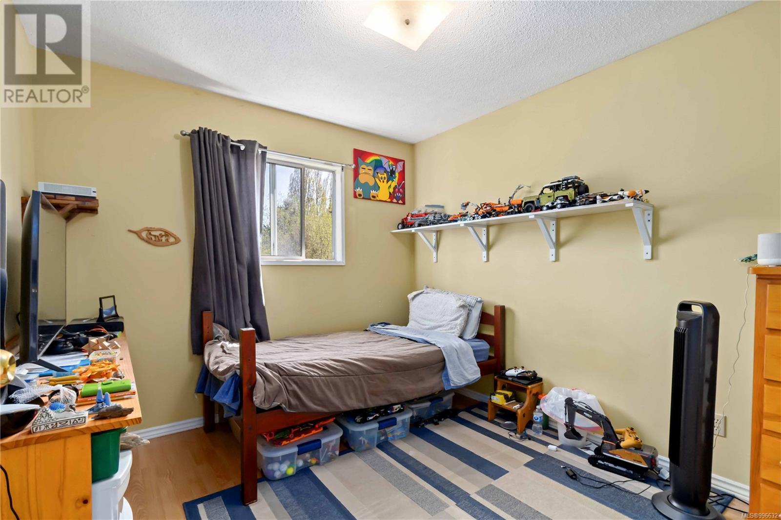  622 Ralph Street North, Saanich