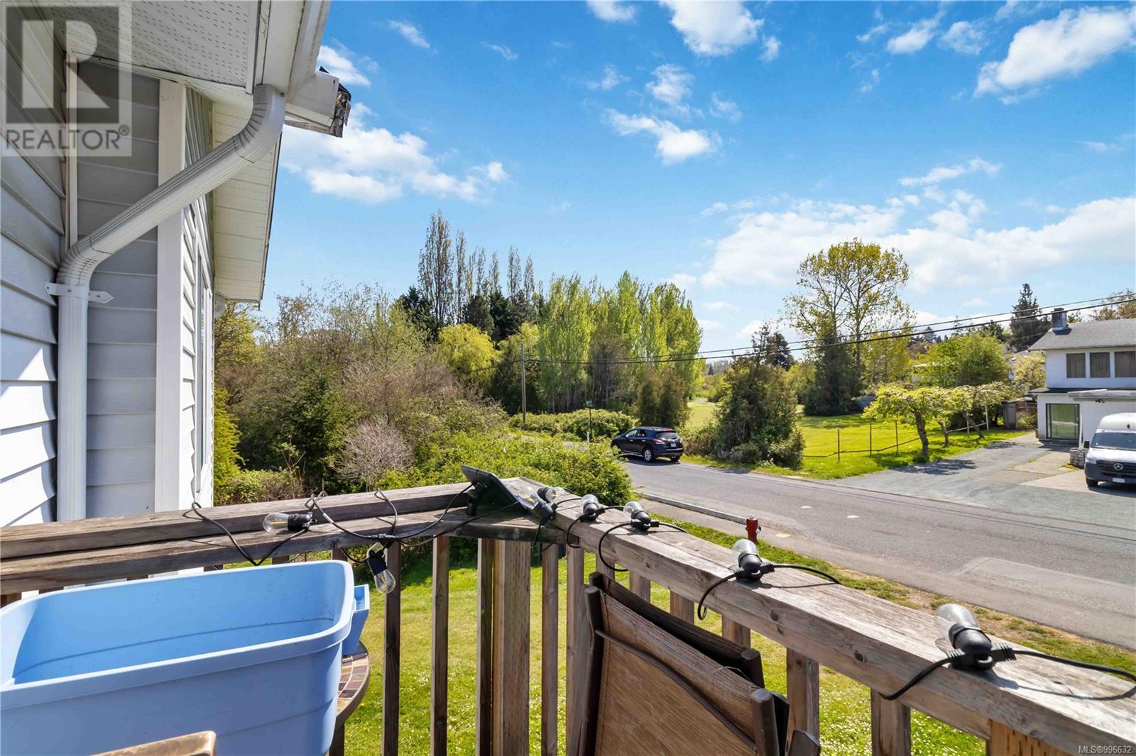  622 Ralph Street North, Saanich
