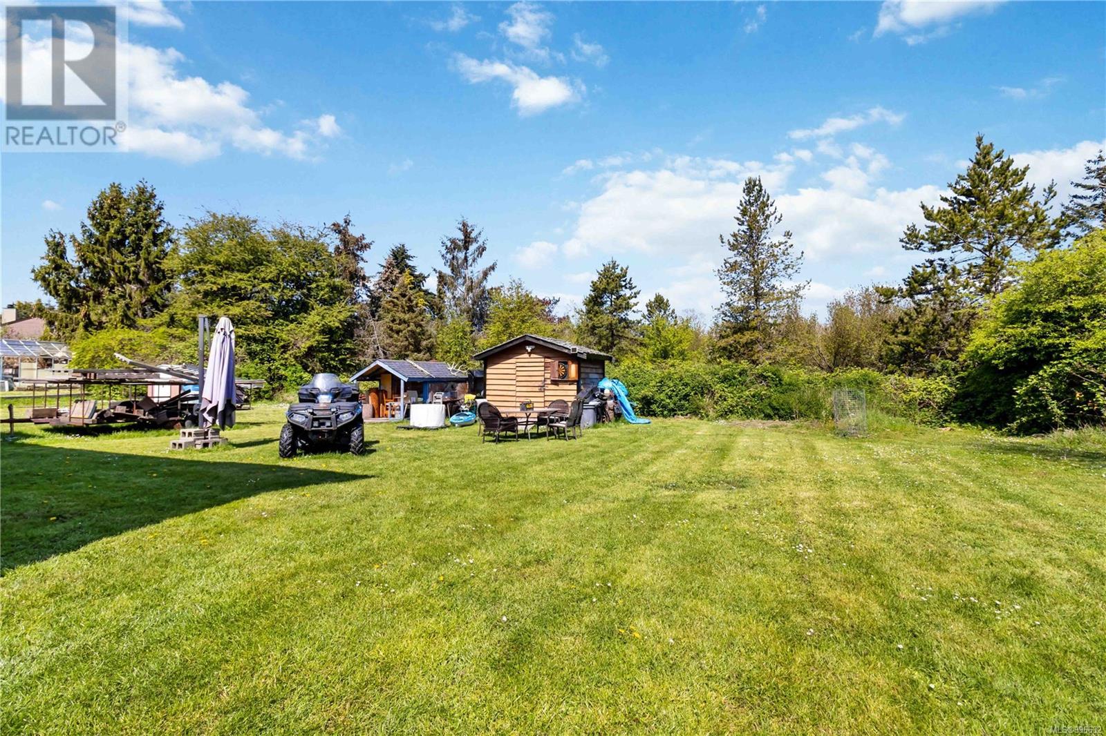  622 Ralph Street North, Saanich