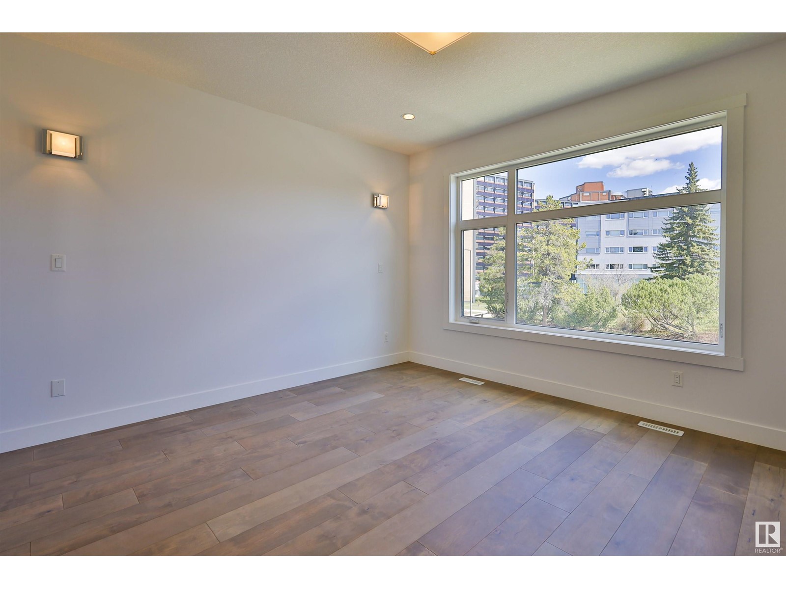 8420 117 ST NW, Edmonton