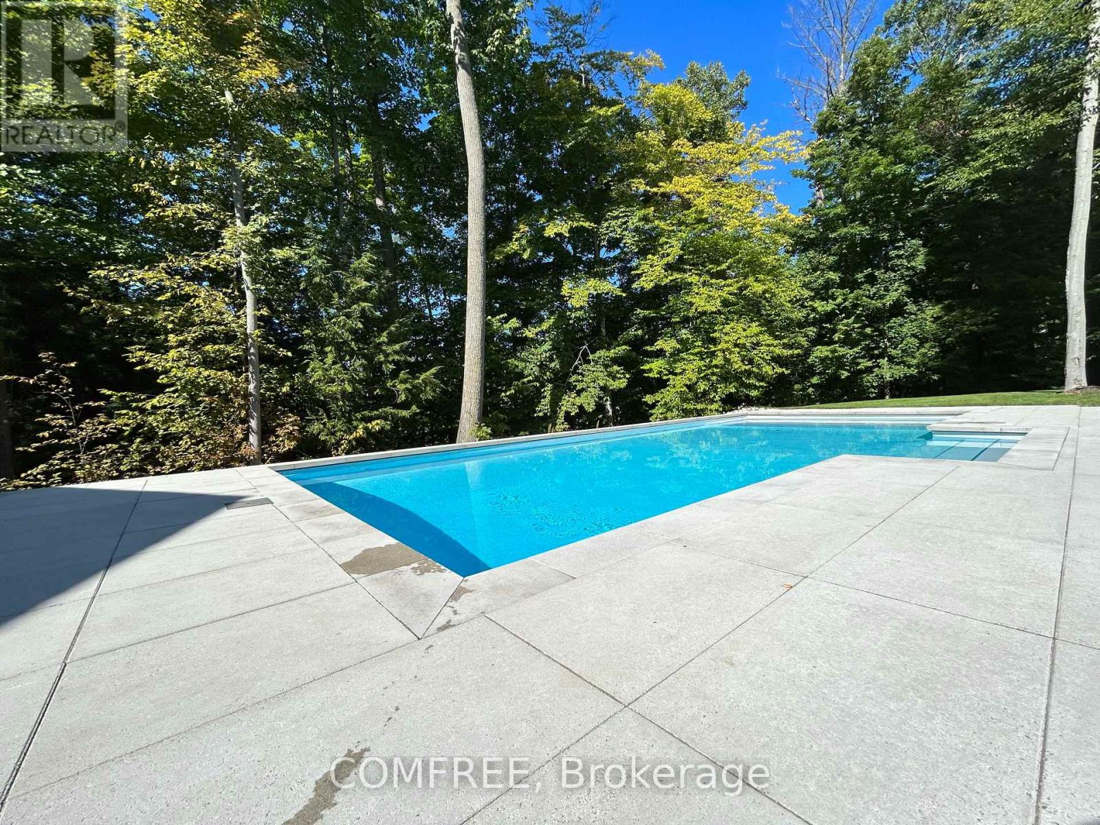 Photo 2 of 2072 Wilkinson Street, Innisfil ON