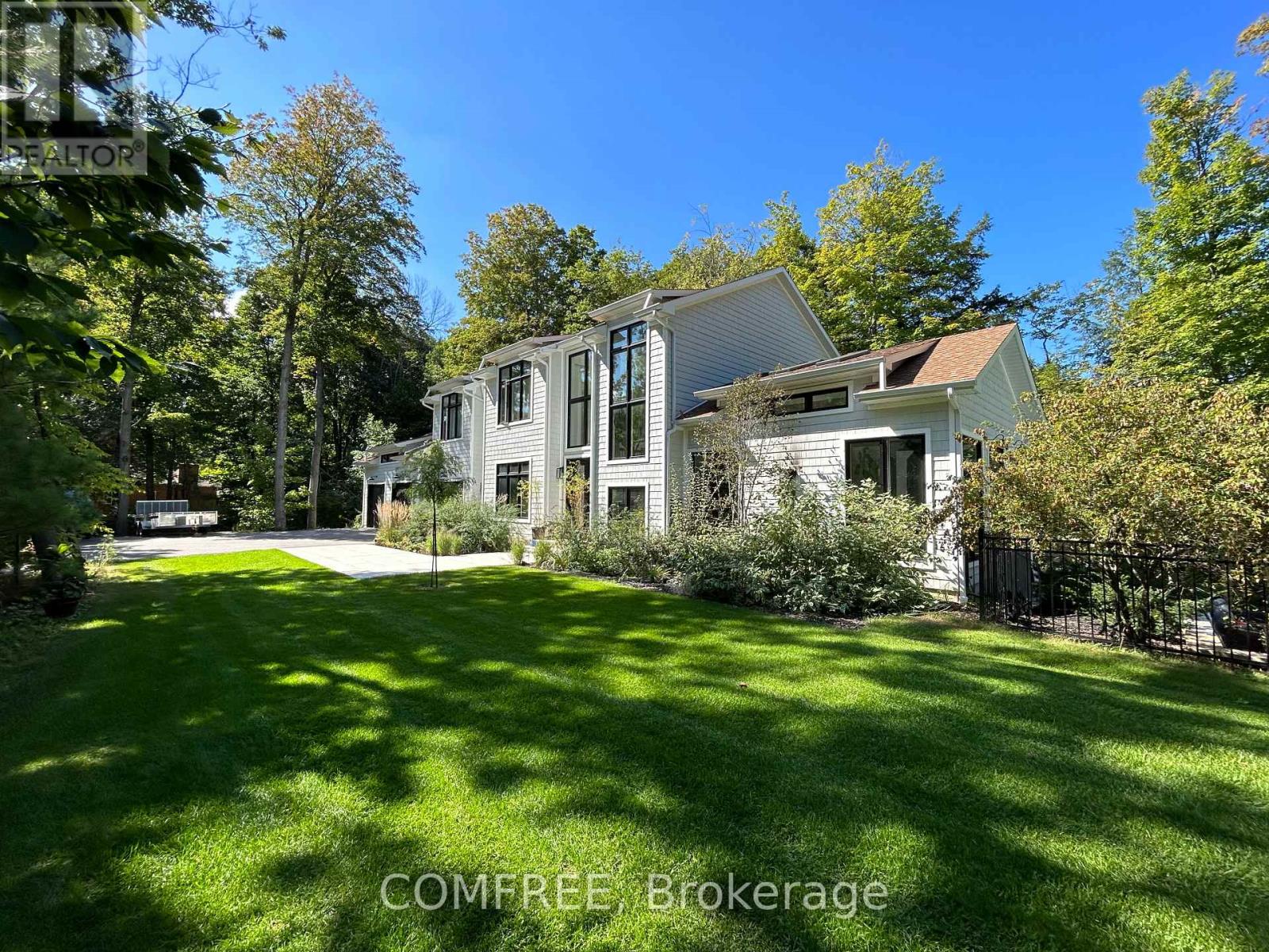 Photo 15 of 2072 Wilkinson Street, Innisfil ON