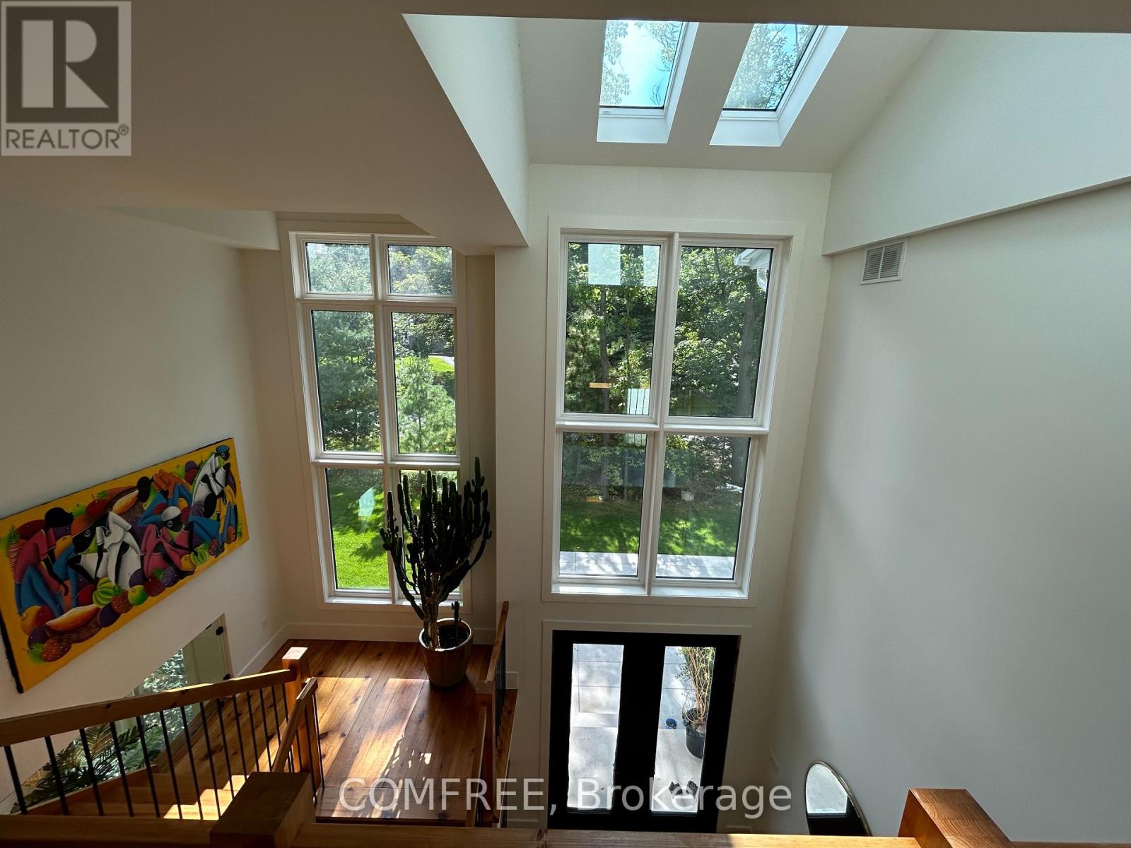 Photo 5 of 2072 Wilkinson Street, Innisfil ON