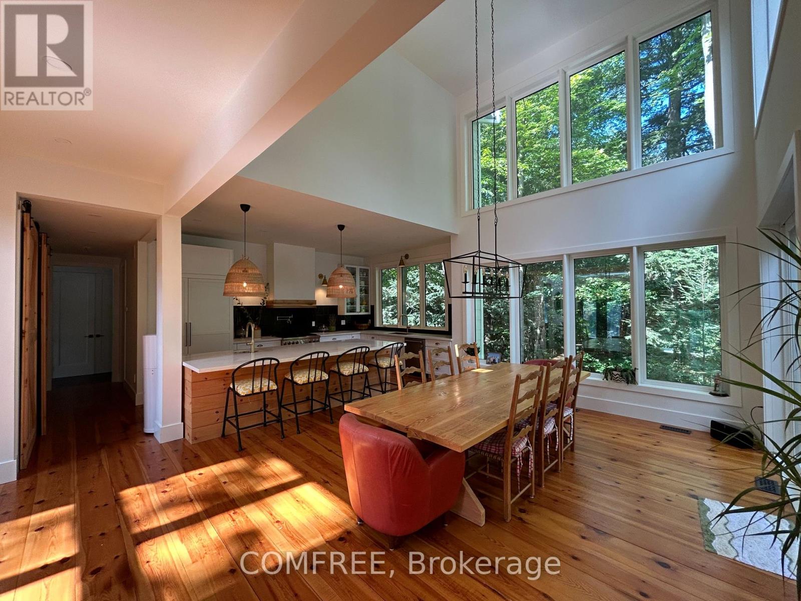 Photo 24 of 2072 Wilkinson Street, Innisfil ON
