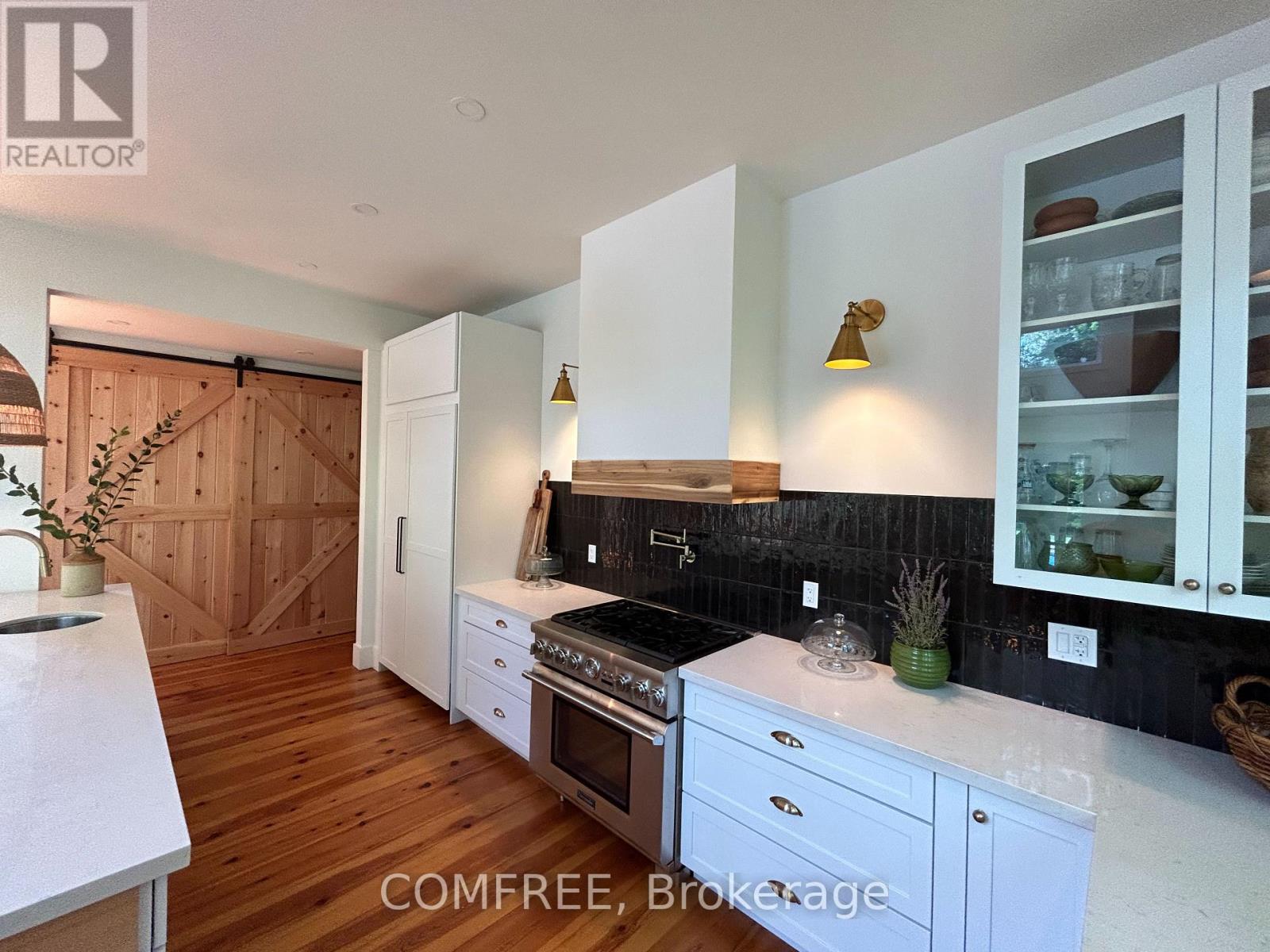 Photo 6 of 2072 Wilkinson Street, Innisfil ON