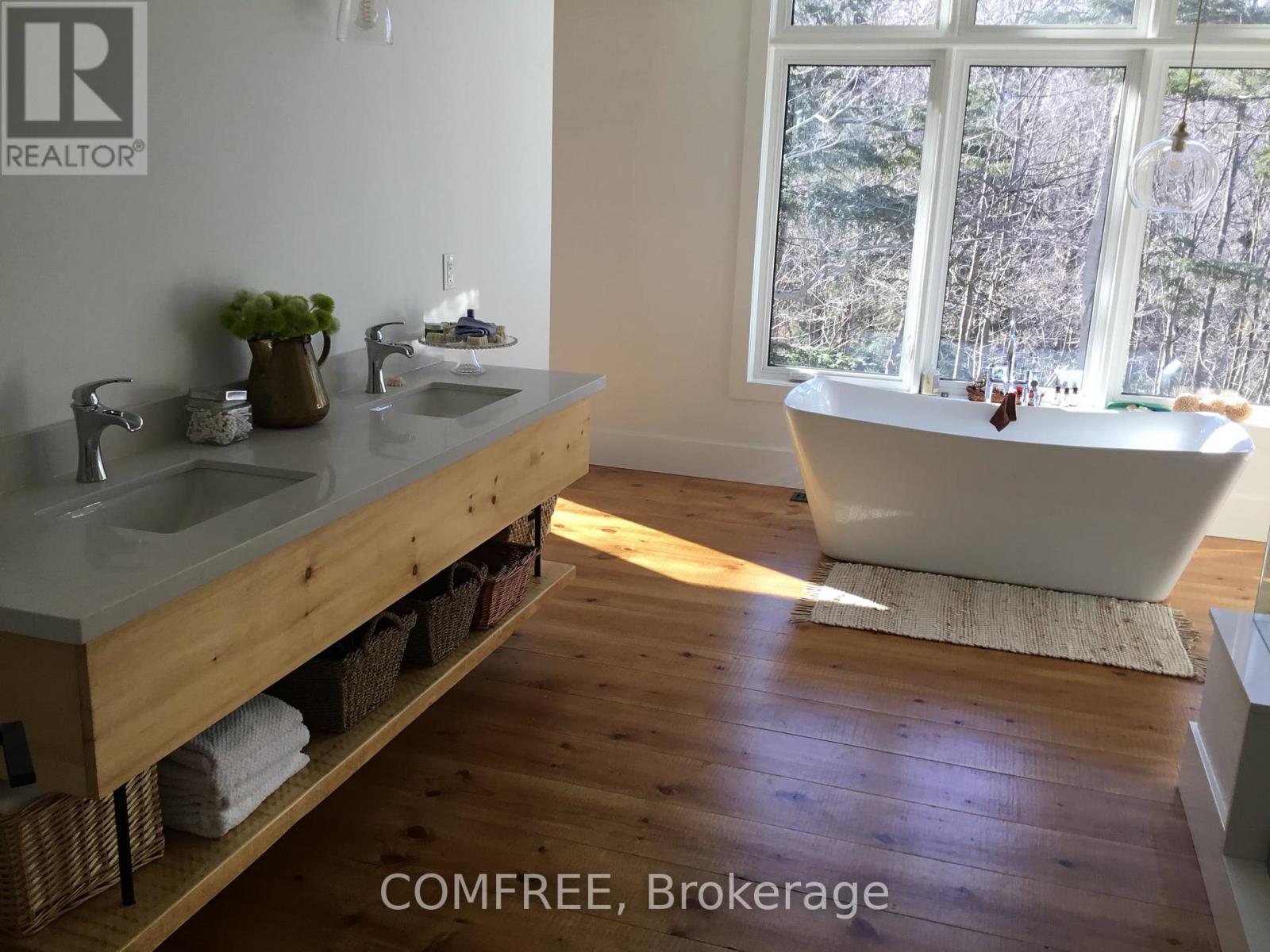 Photo 35 of 2072 Wilkinson Street, Innisfil ON
