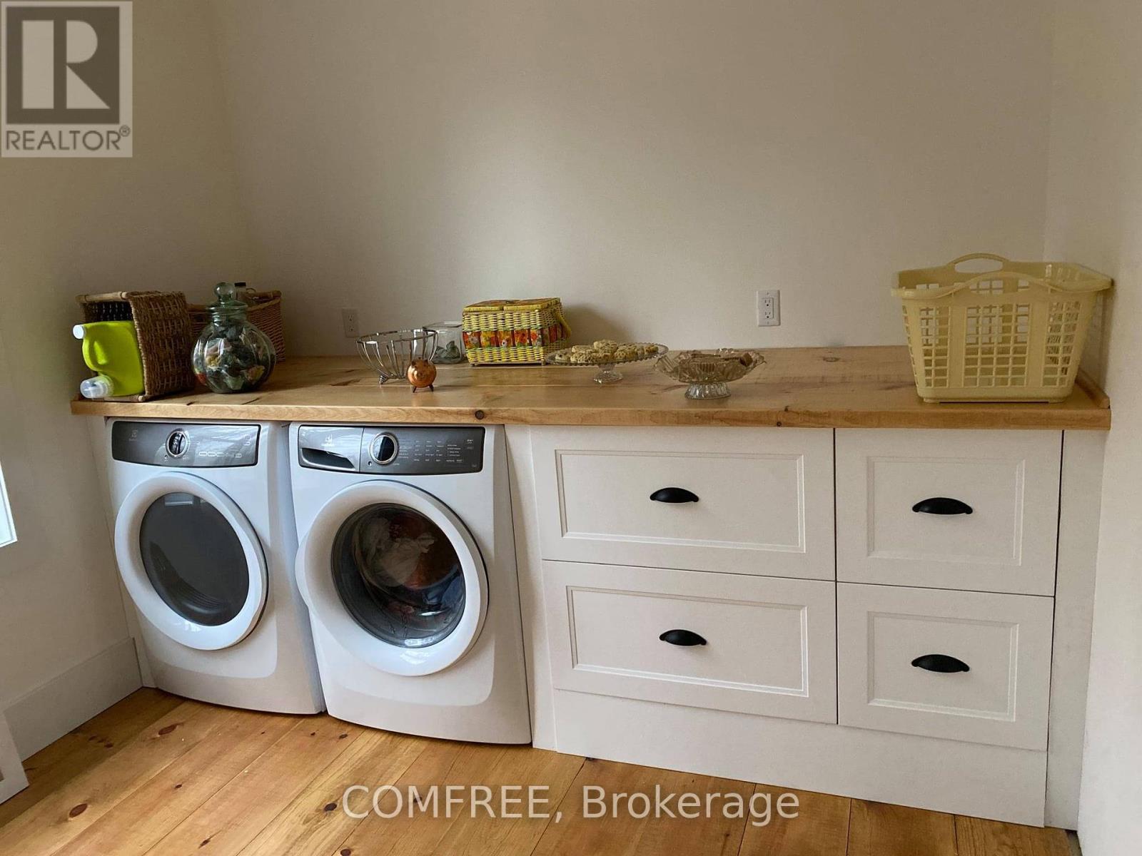 Photo 36 of 2072 Wilkinson Street, Innisfil ON