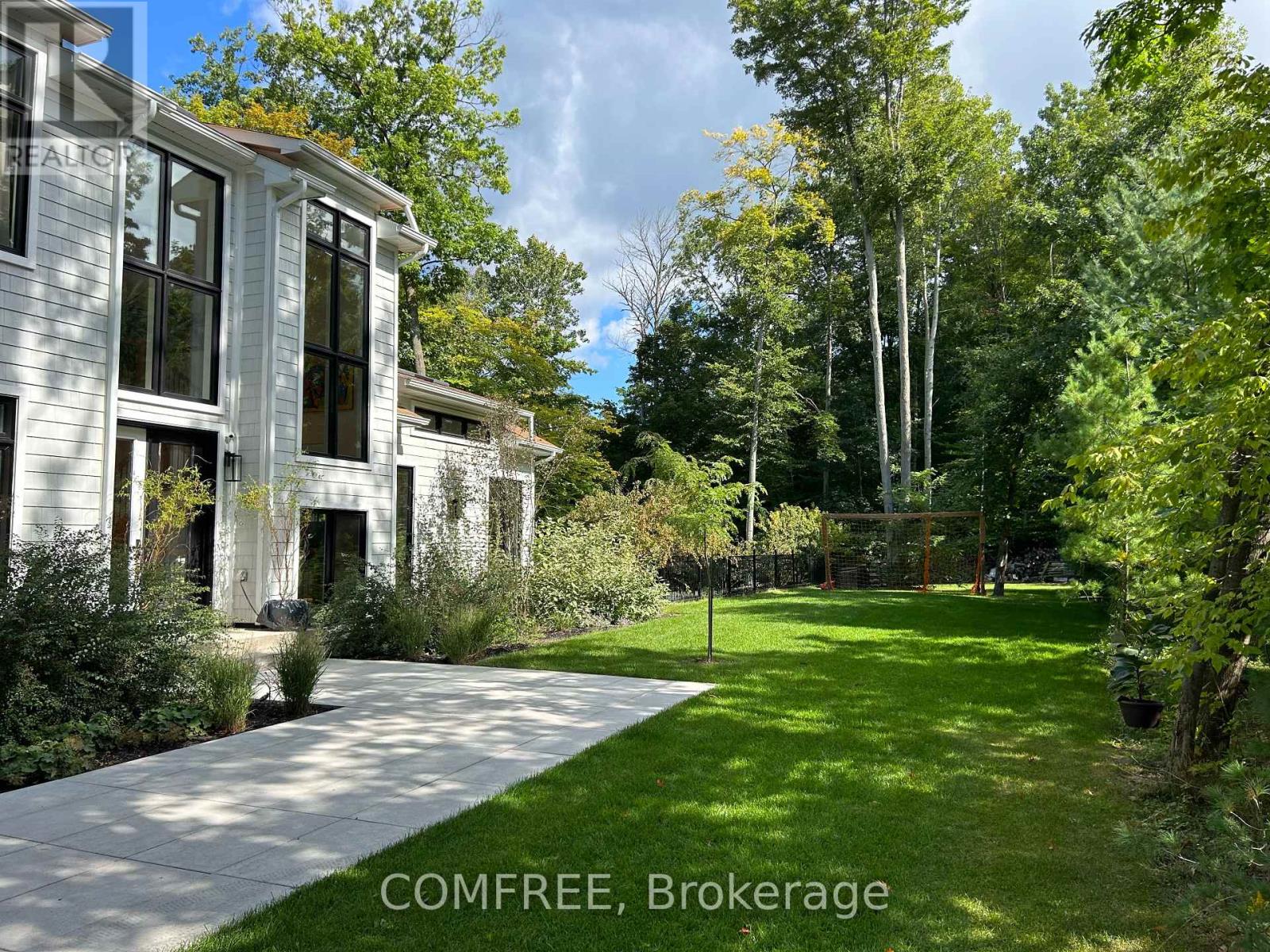 Photo 13 of 2072 Wilkinson Street, Innisfil ON