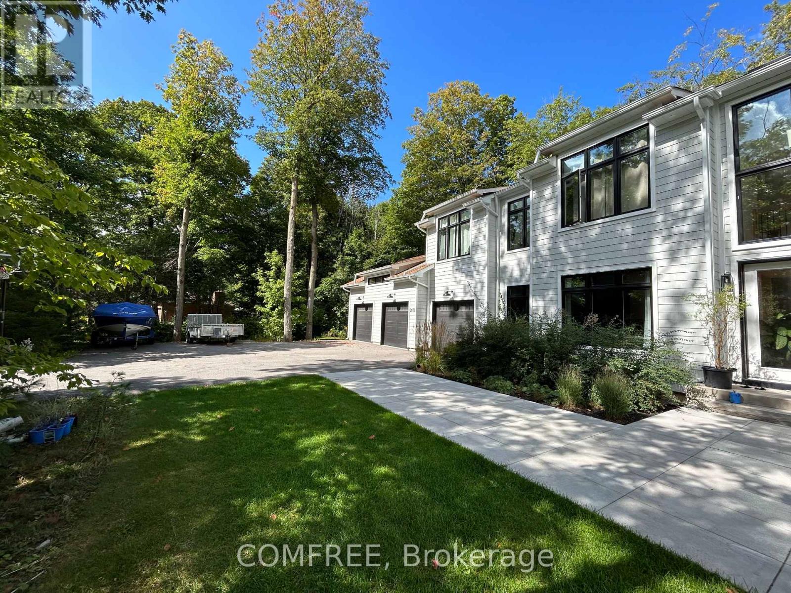 Photo 27 of 2072 Wilkinson Street, Innisfil ON