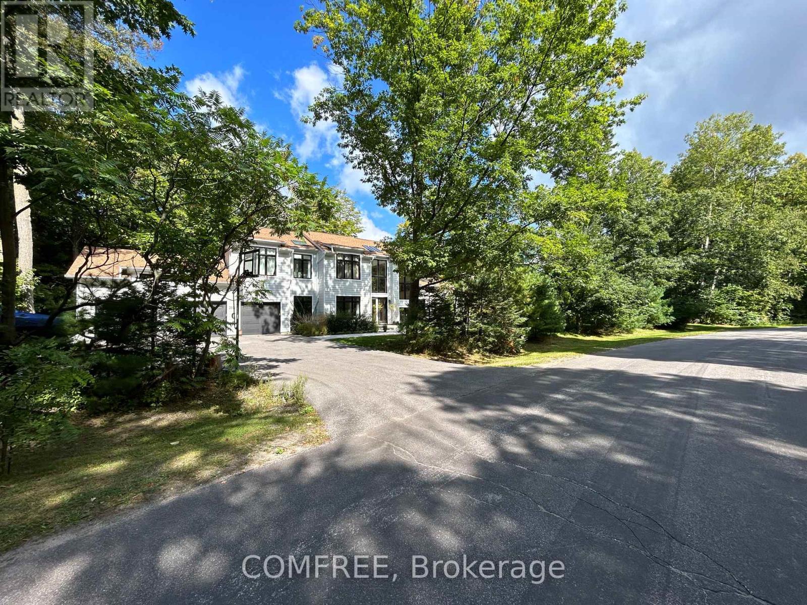 Photo 33 of 2072 Wilkinson Street, Innisfil ON