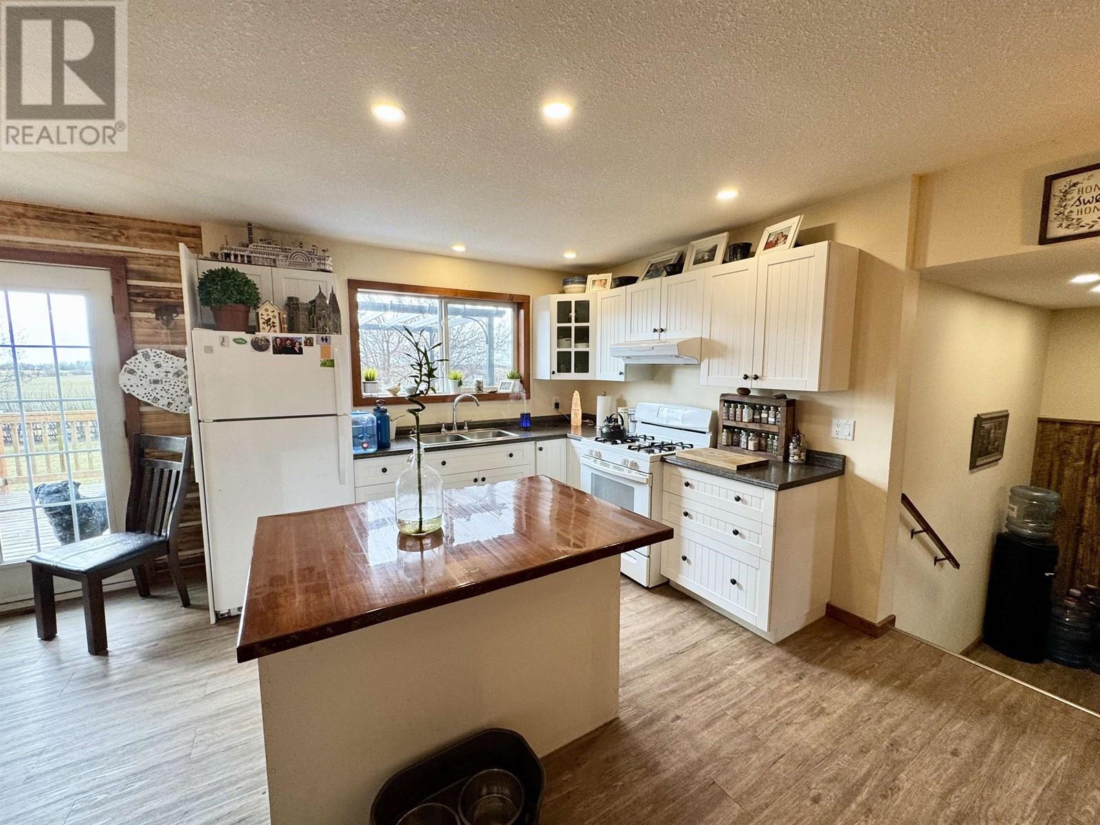 Photo 15 of 1016 240 Road, Fort St John BC