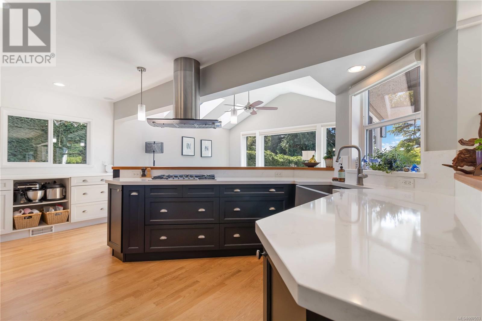  1277 Rockland Avenue, Victoria