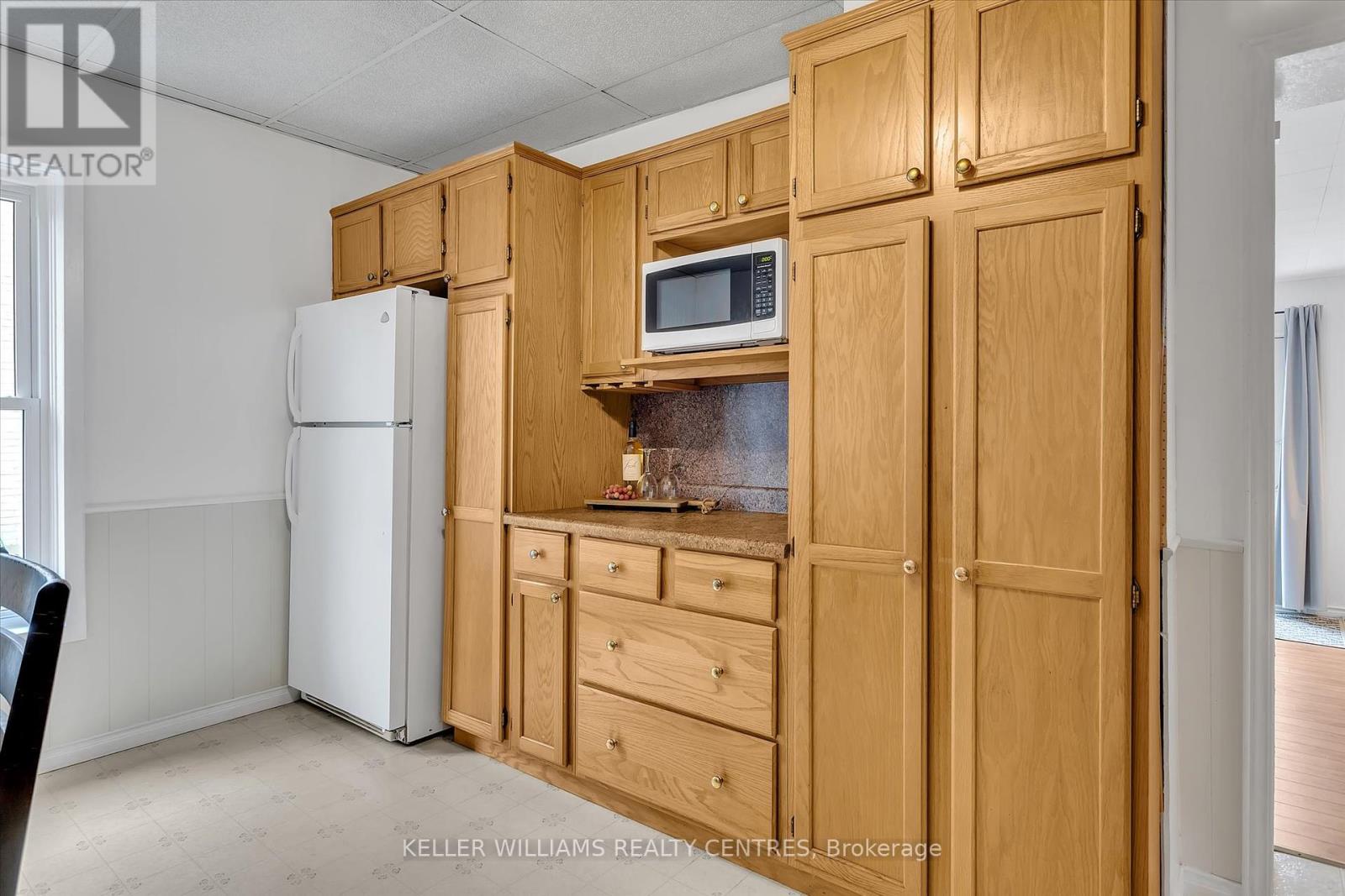 Photo 8 of 104 Princess Street, Peterborough ON
