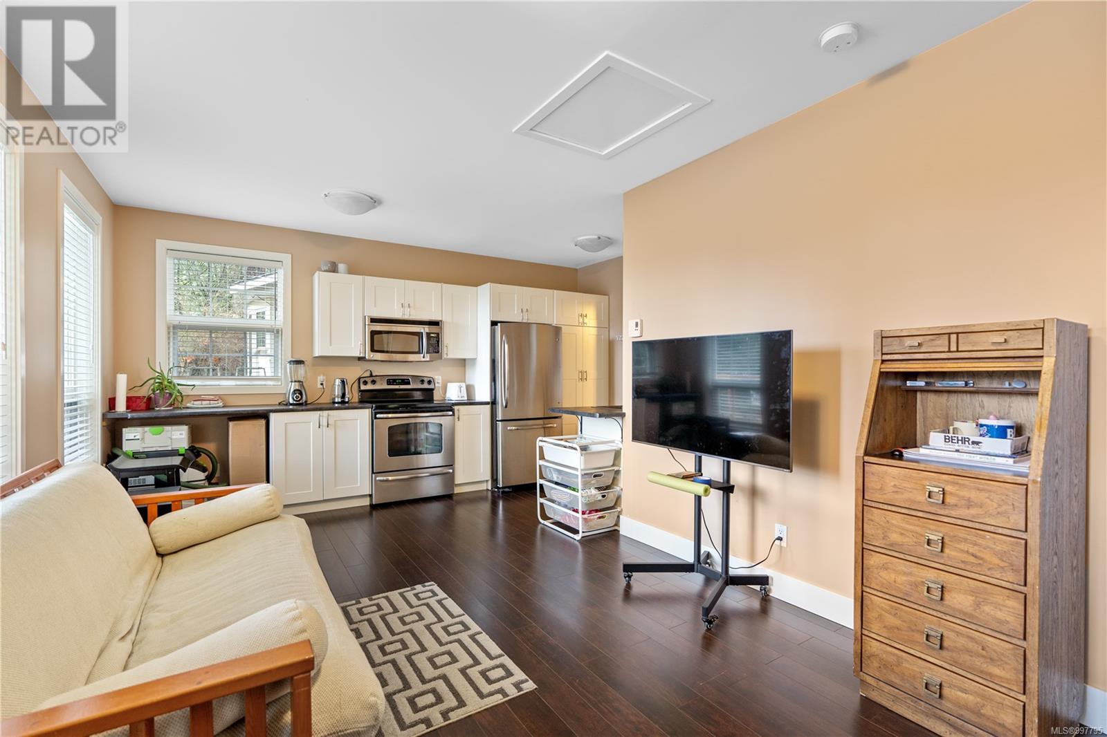 1945 Lands End Road, North Saanich