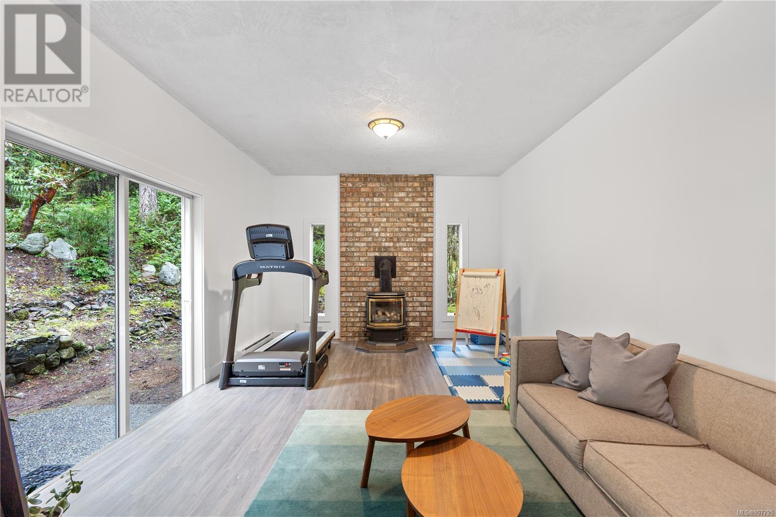  1945 Lands End Road, North Saanich