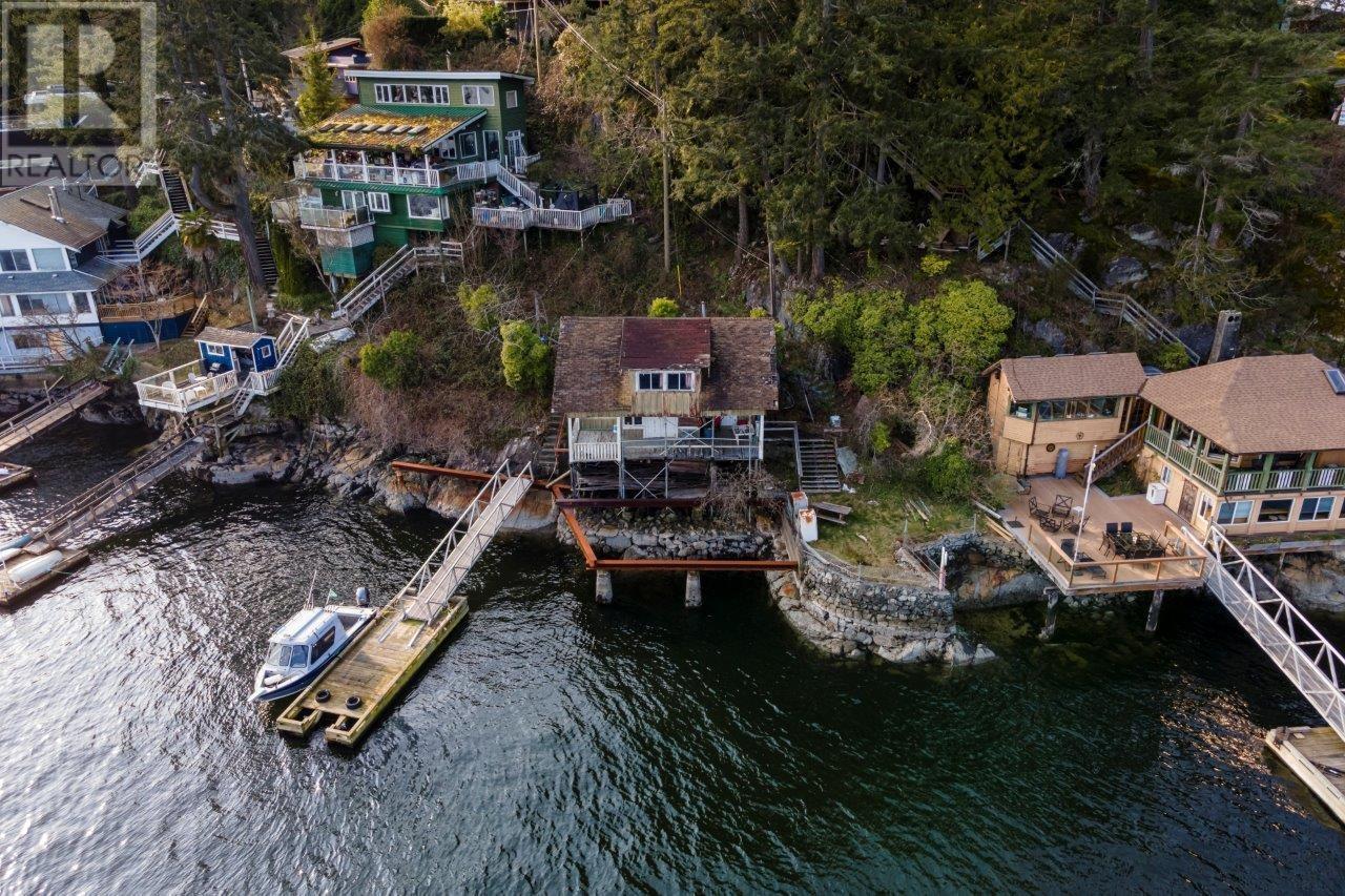 5748 SUNSHINE FALLS LANE, North Vancouver