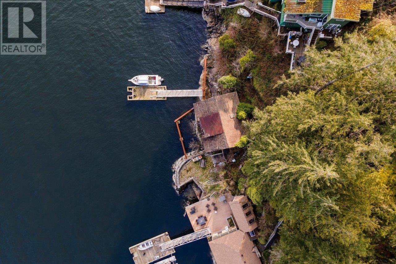5748 SUNSHINE FALLS LANE, North Vancouver