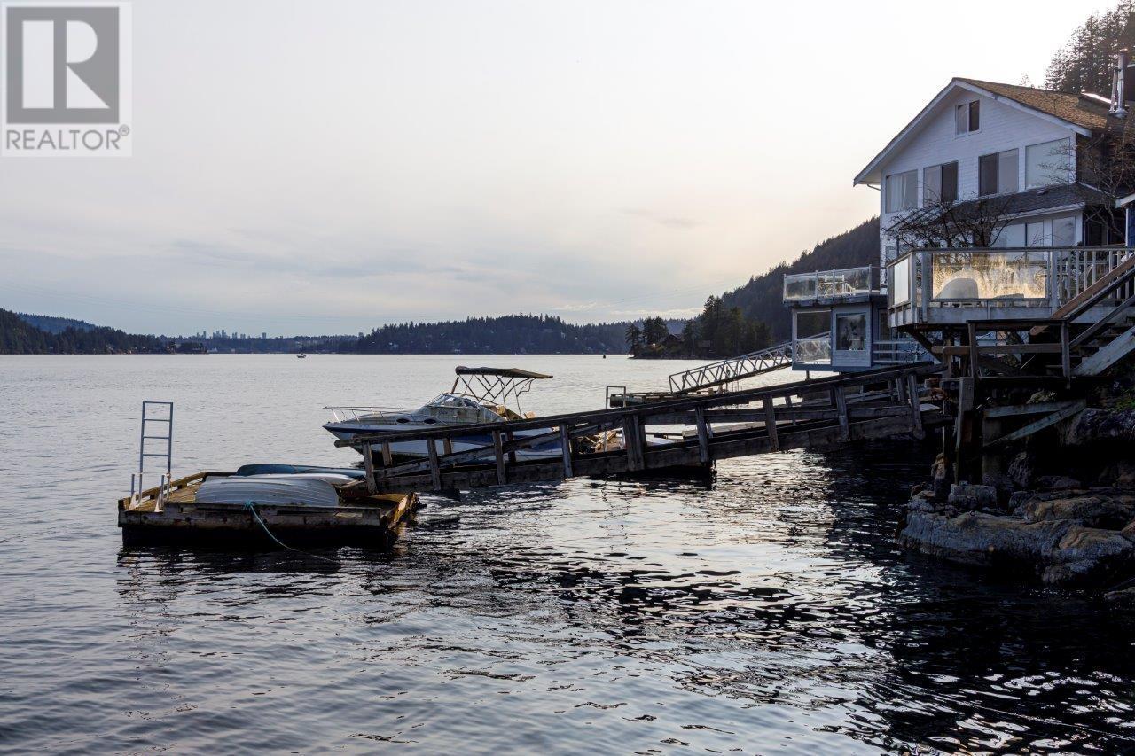 5748 SUNSHINE FALLS LANE, North Vancouver