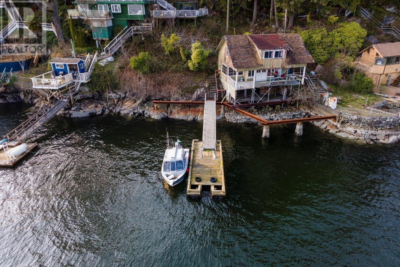 5748 SUNSHINE FALLS LANE, North Vancouver