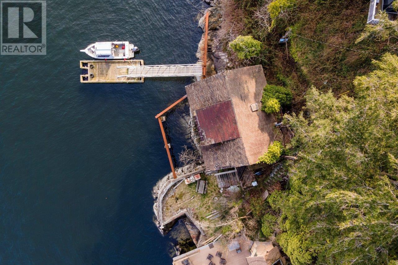 5748 SUNSHINE FALLS LANE, North Vancouver