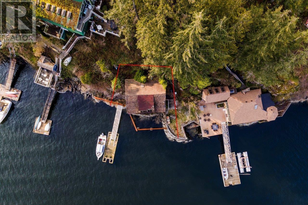 5748 SUNSHINE FALLS LANE, North Vancouver