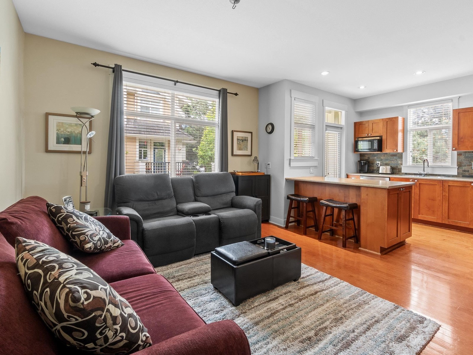Photo 5 of 8 15237 36 Avenue, White Rock BC