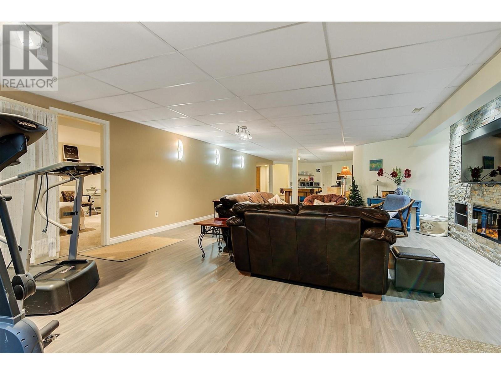  3605 Luxmoore Road, Kelowna