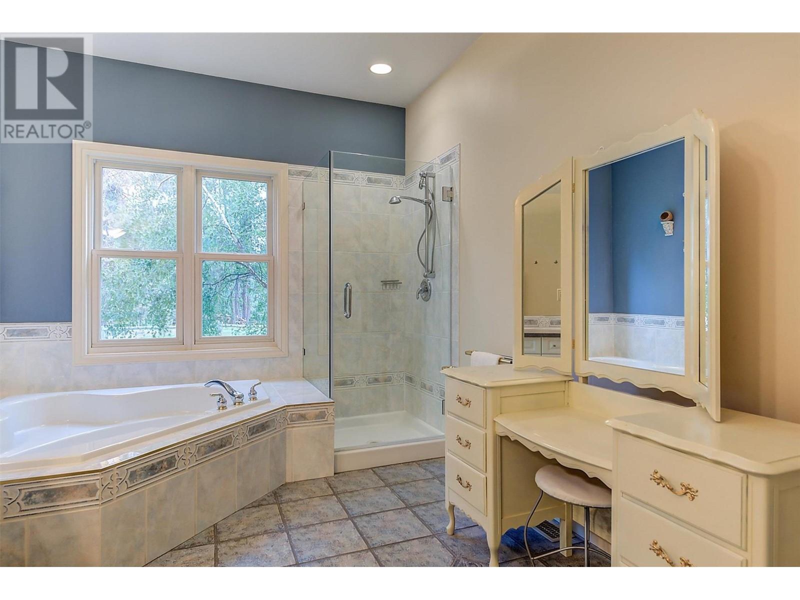  3605 Luxmoore Road, Kelowna