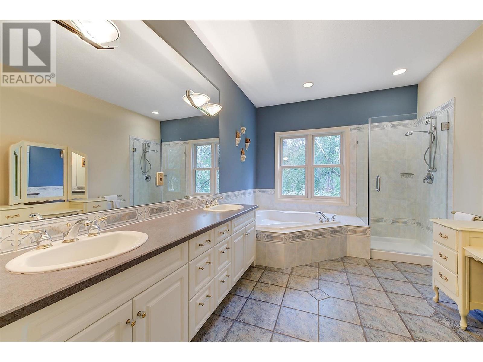  3605 Luxmoore Road, Kelowna