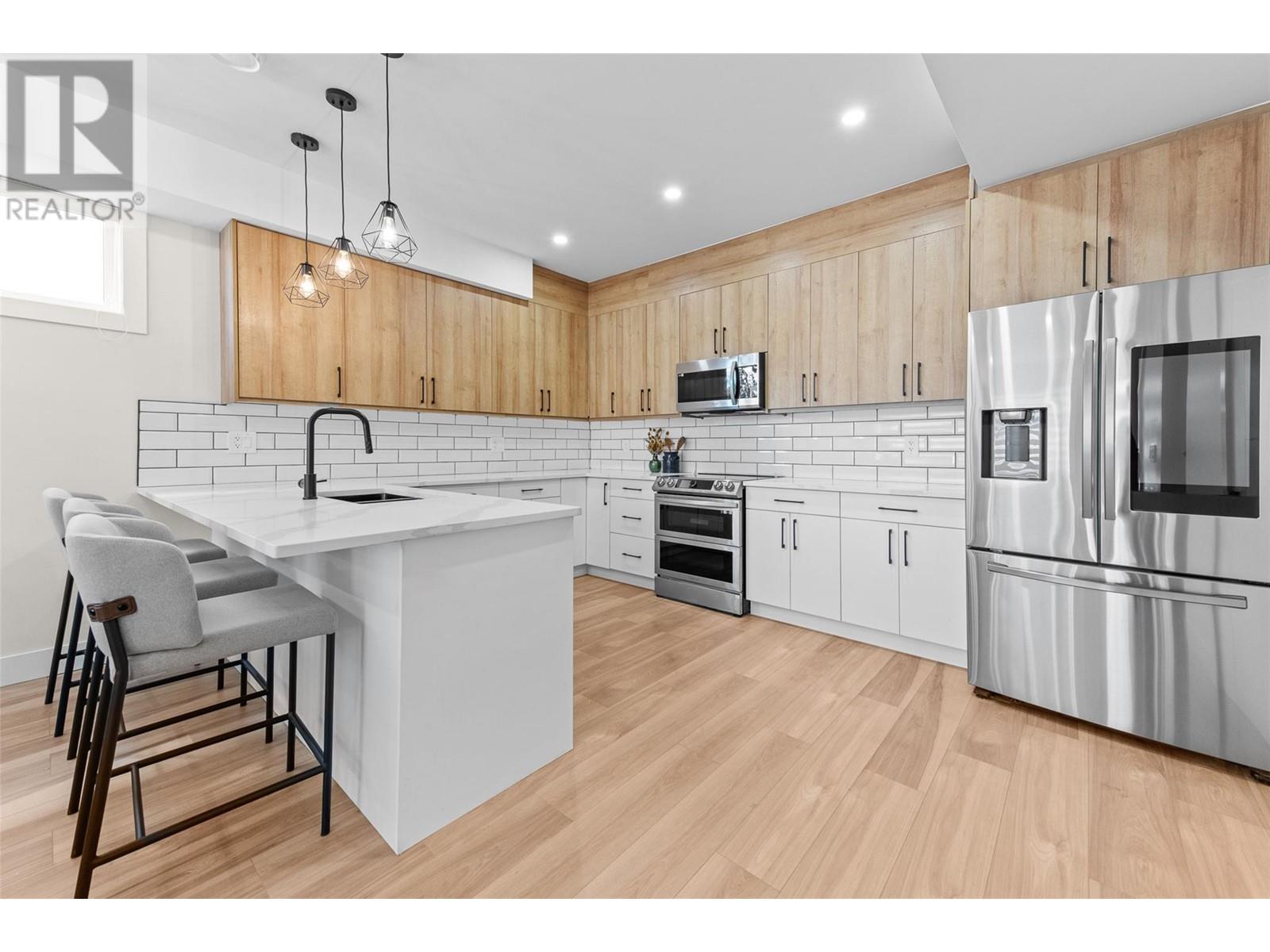 3 1034 Martin Avenue, Kelowna