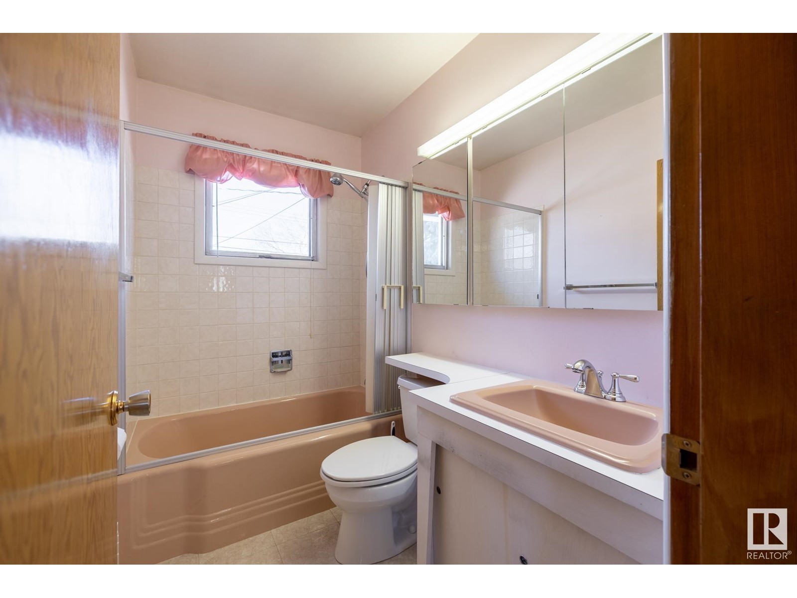 16013 93A AV NW, Edmonton