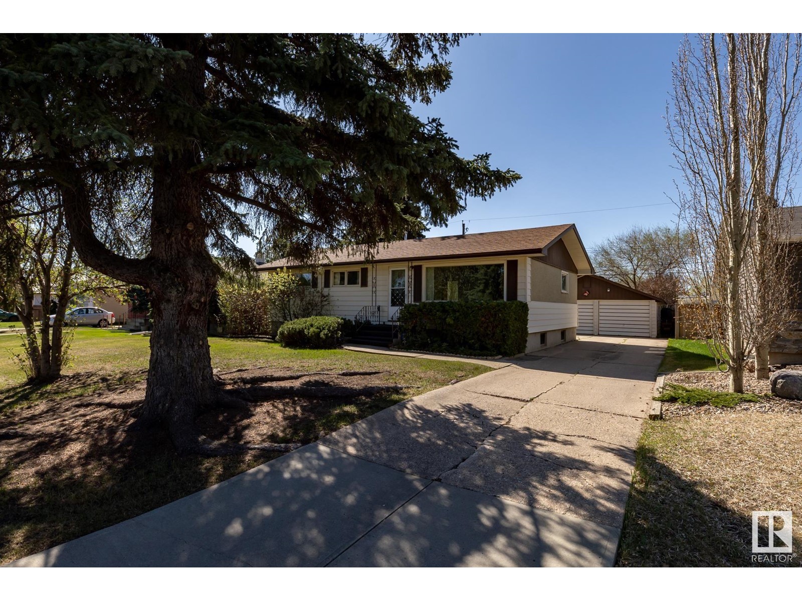 16013 93A AV NW, Edmonton