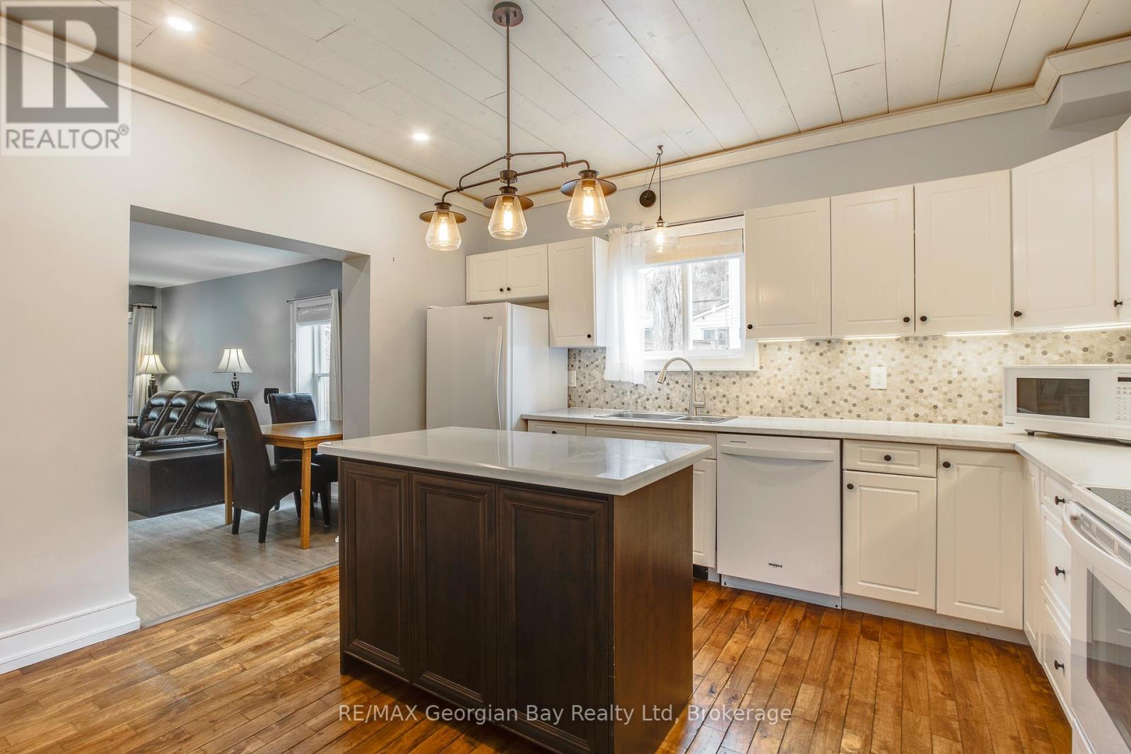 Photo 11 of 641 Bay Street, Midland ON