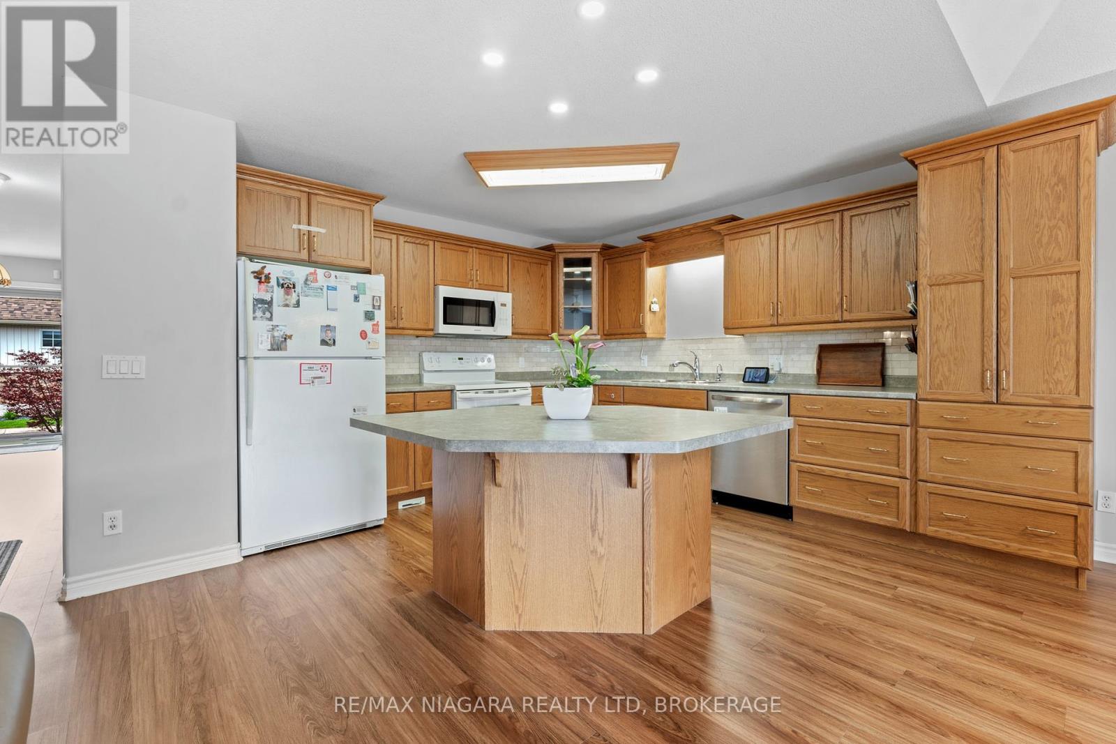 Photo 11 of 4 3730 Disher Street, Fort Erie ON