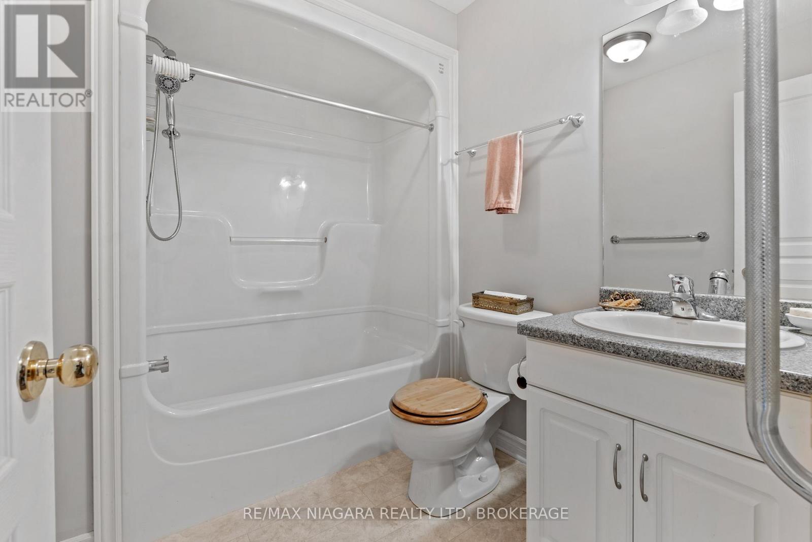 Photo 6 of 4 3730 Disher Street, Fort Erie ON