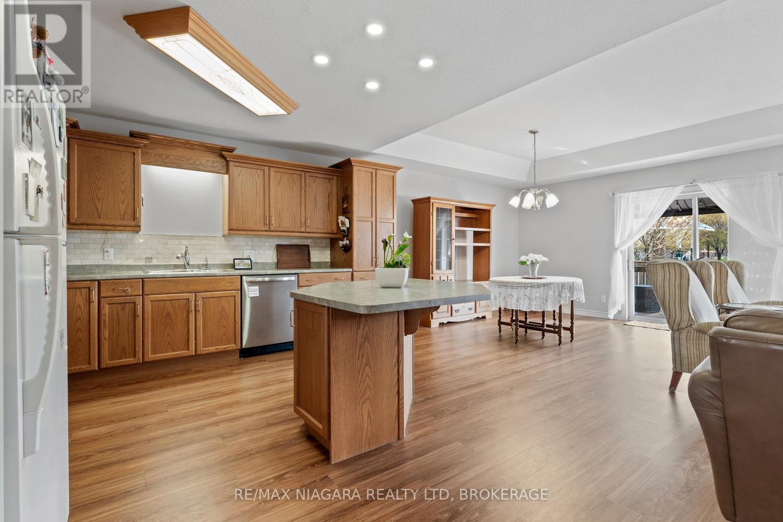 Photo 8 of 4 3730 Disher Street, Fort Erie ON