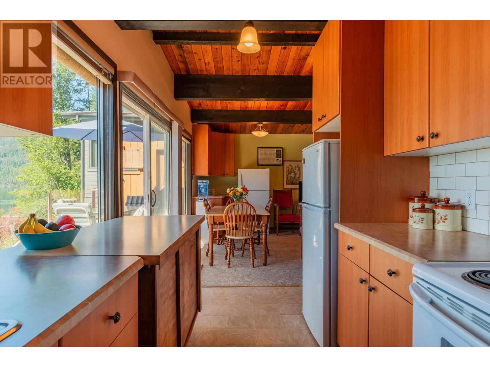 93 EAST LAKE Drive, Christina Lake