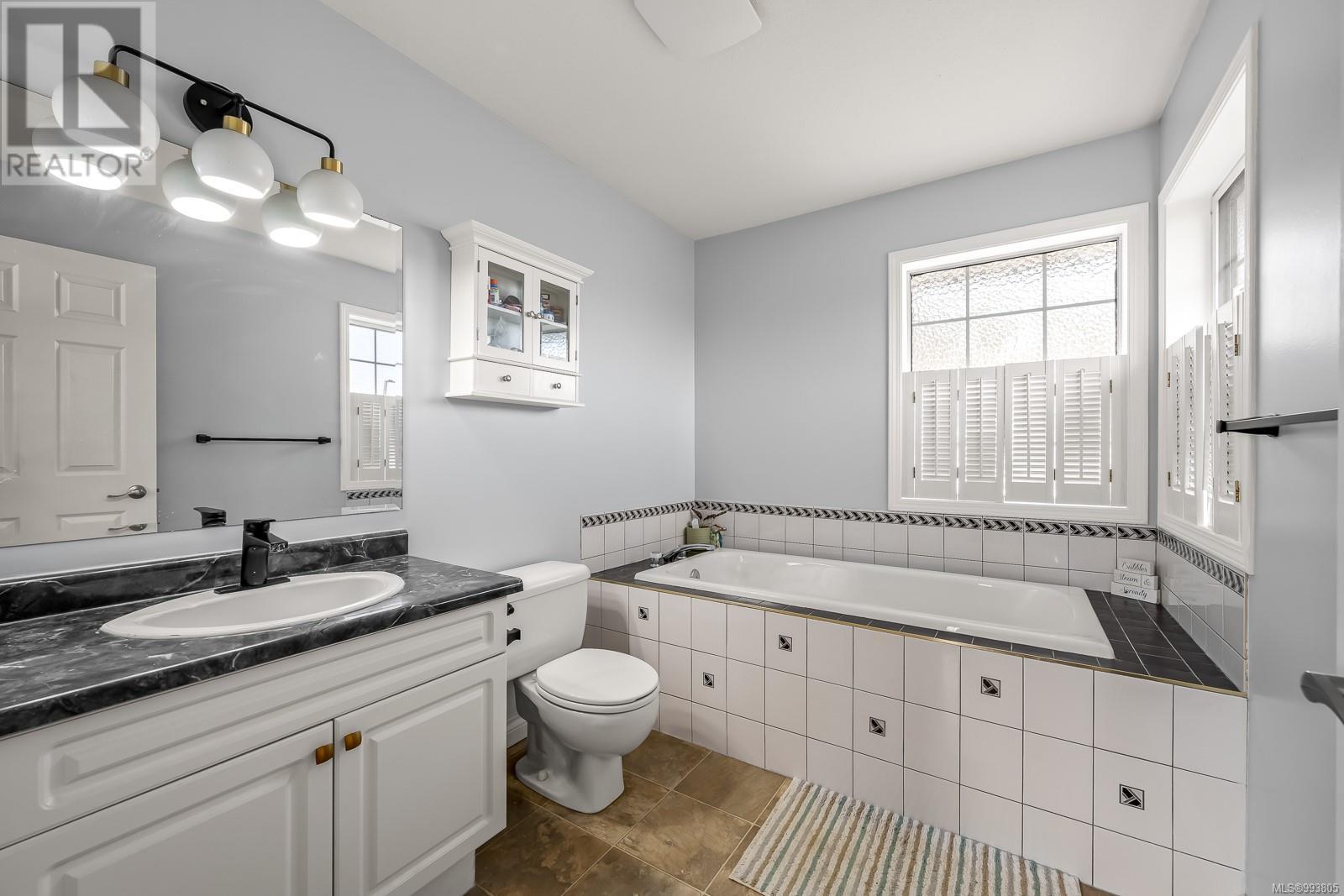 1595 Mallard Dr, Courtenay real estate listing 993805
