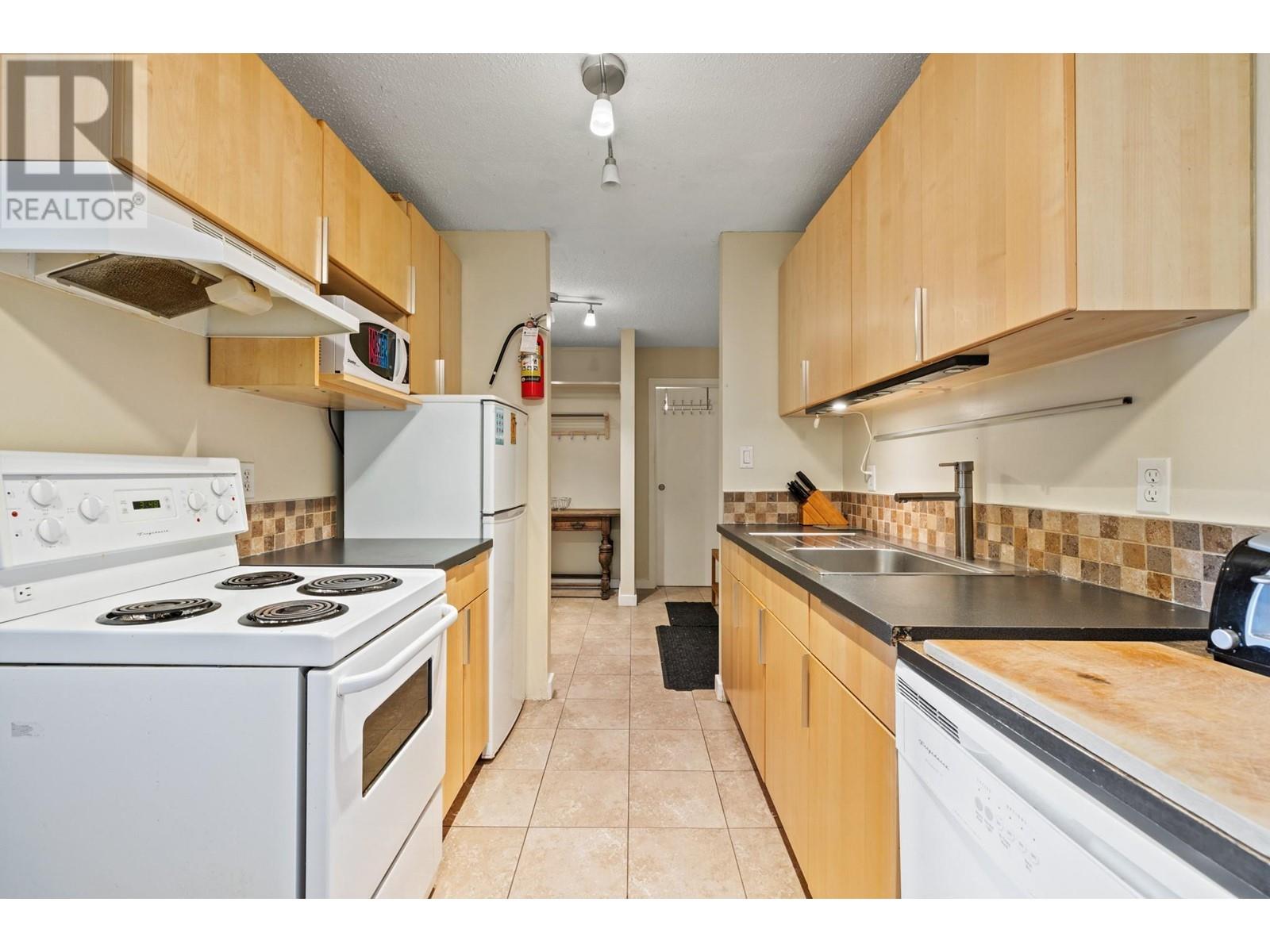 303 6430 Whiskey Jack Road, Big White