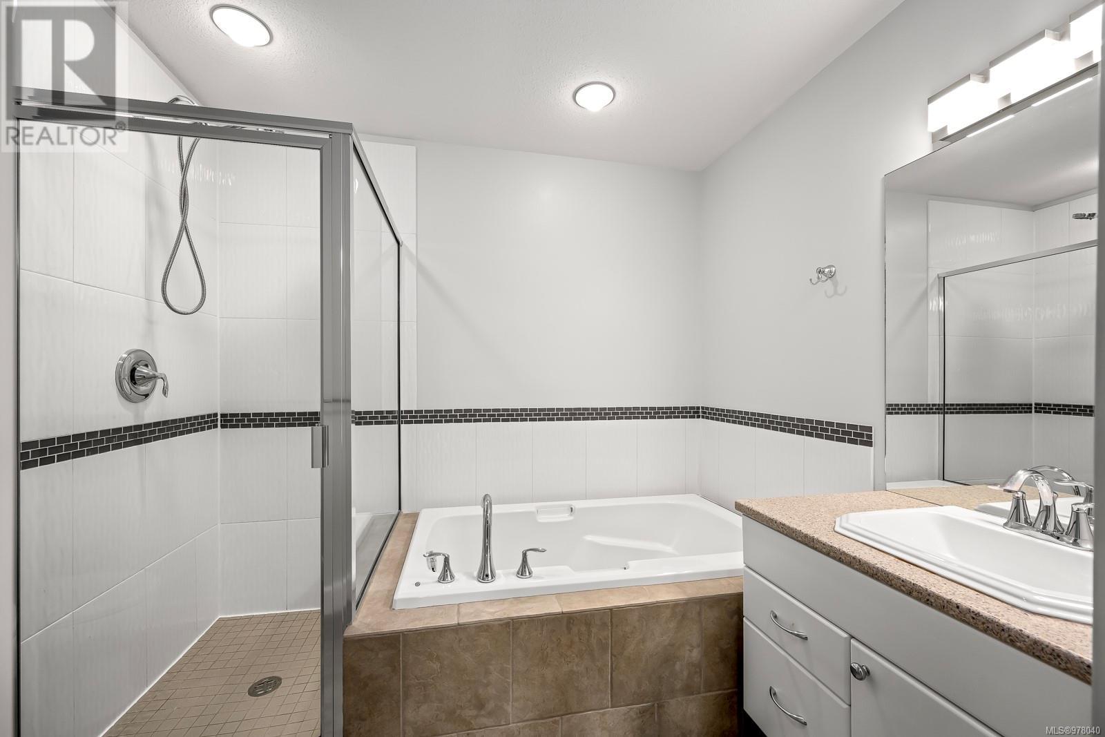 2111 44 Anderton Ave, Courtenay real estate listing 978040