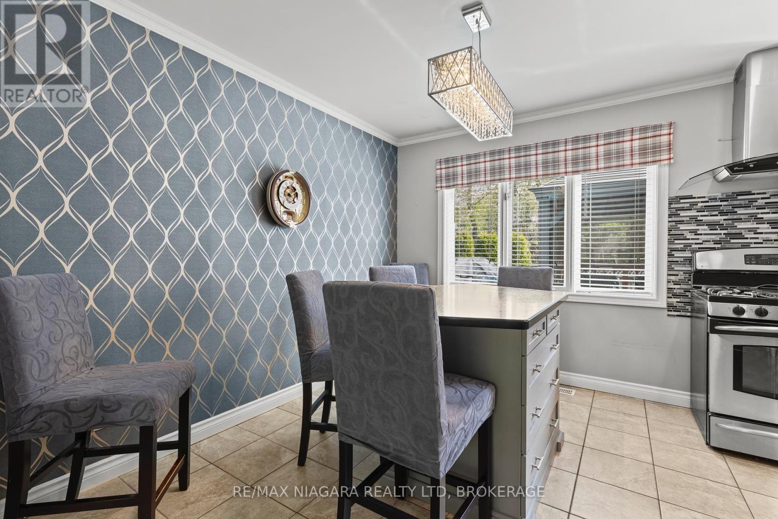 Photo 32 of 143 Welland Road, Pelham ON