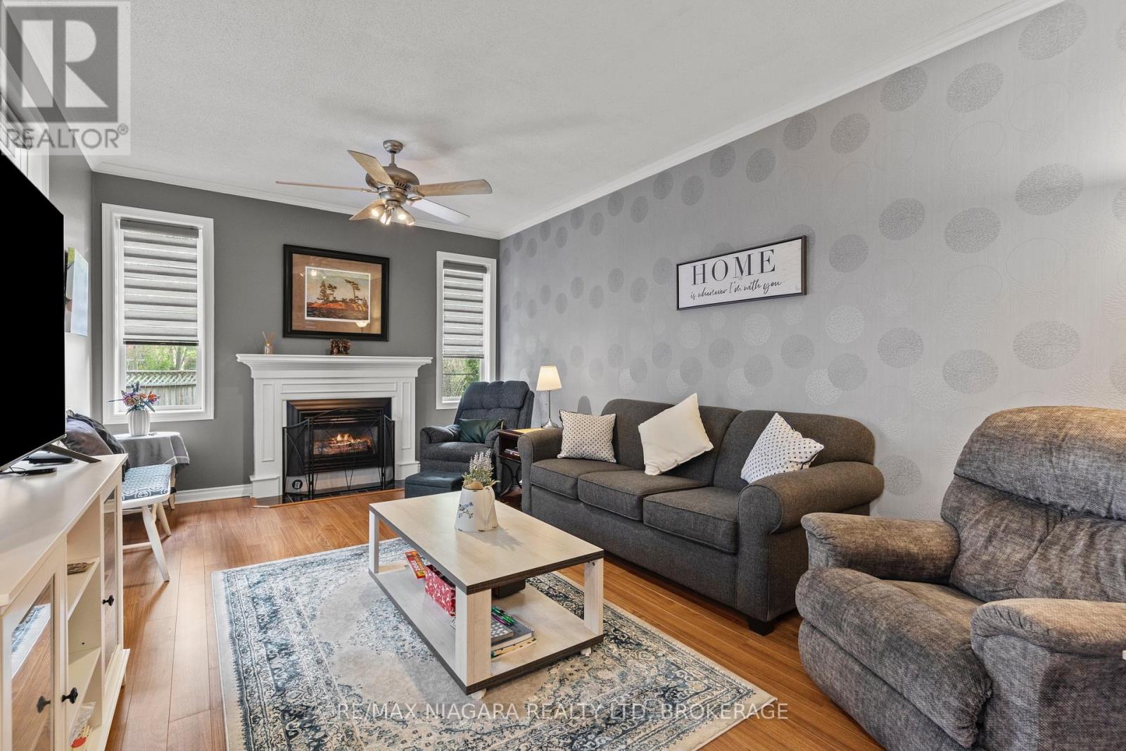 Photo 3 of 143 Welland Road, Pelham ON