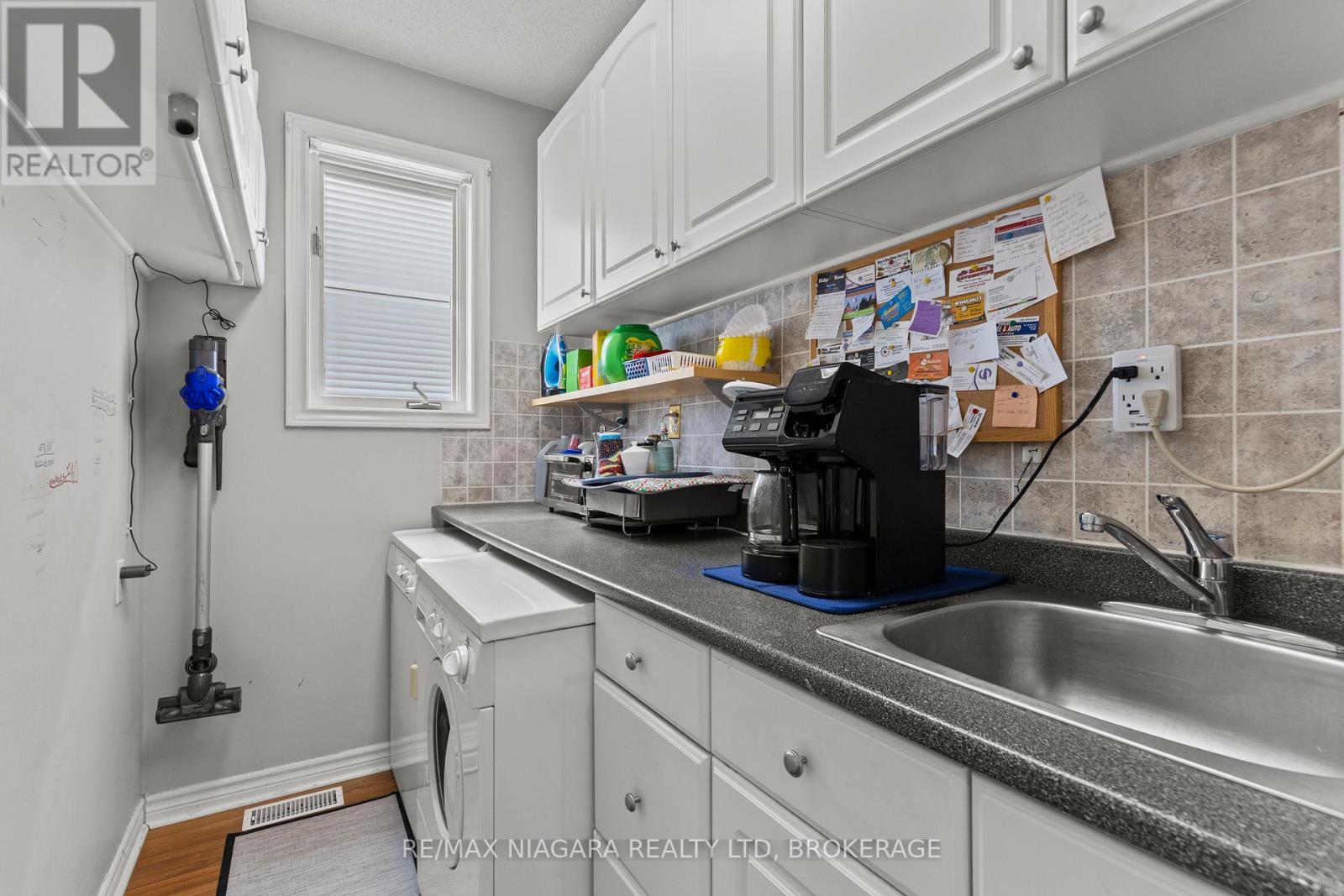 Photo 33 of 143 Welland Road, Pelham ON