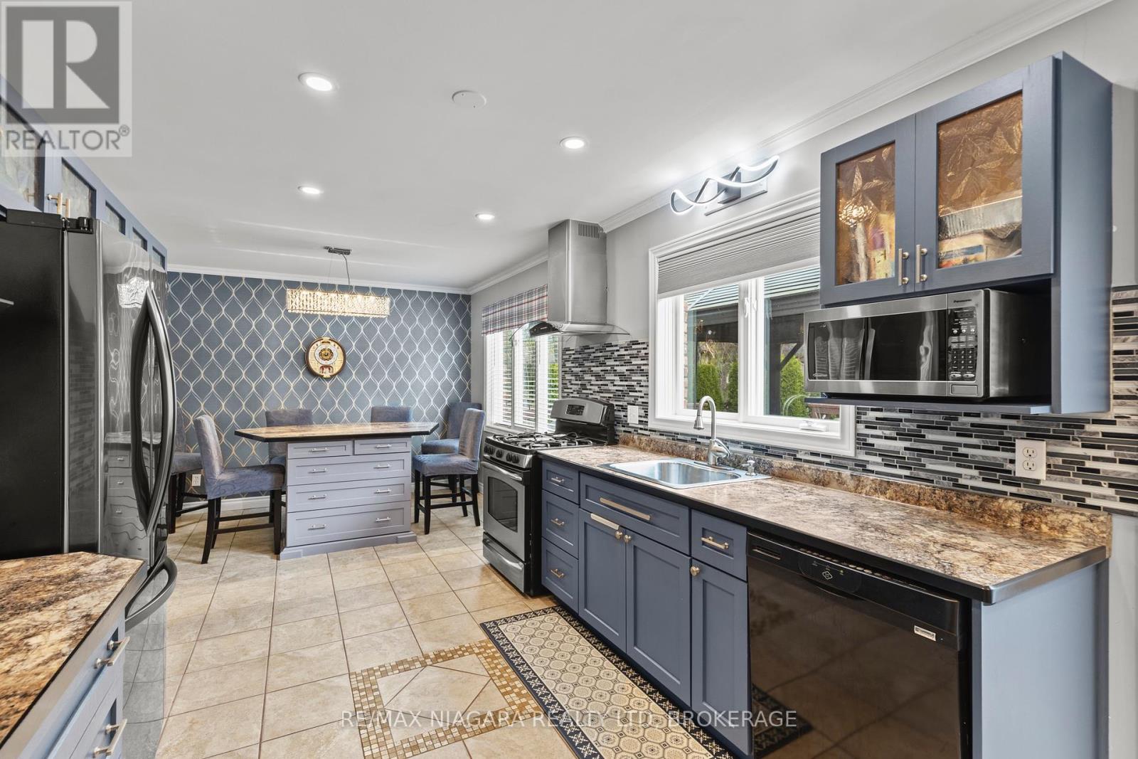Photo 6 of 143 Welland Road, Pelham ON